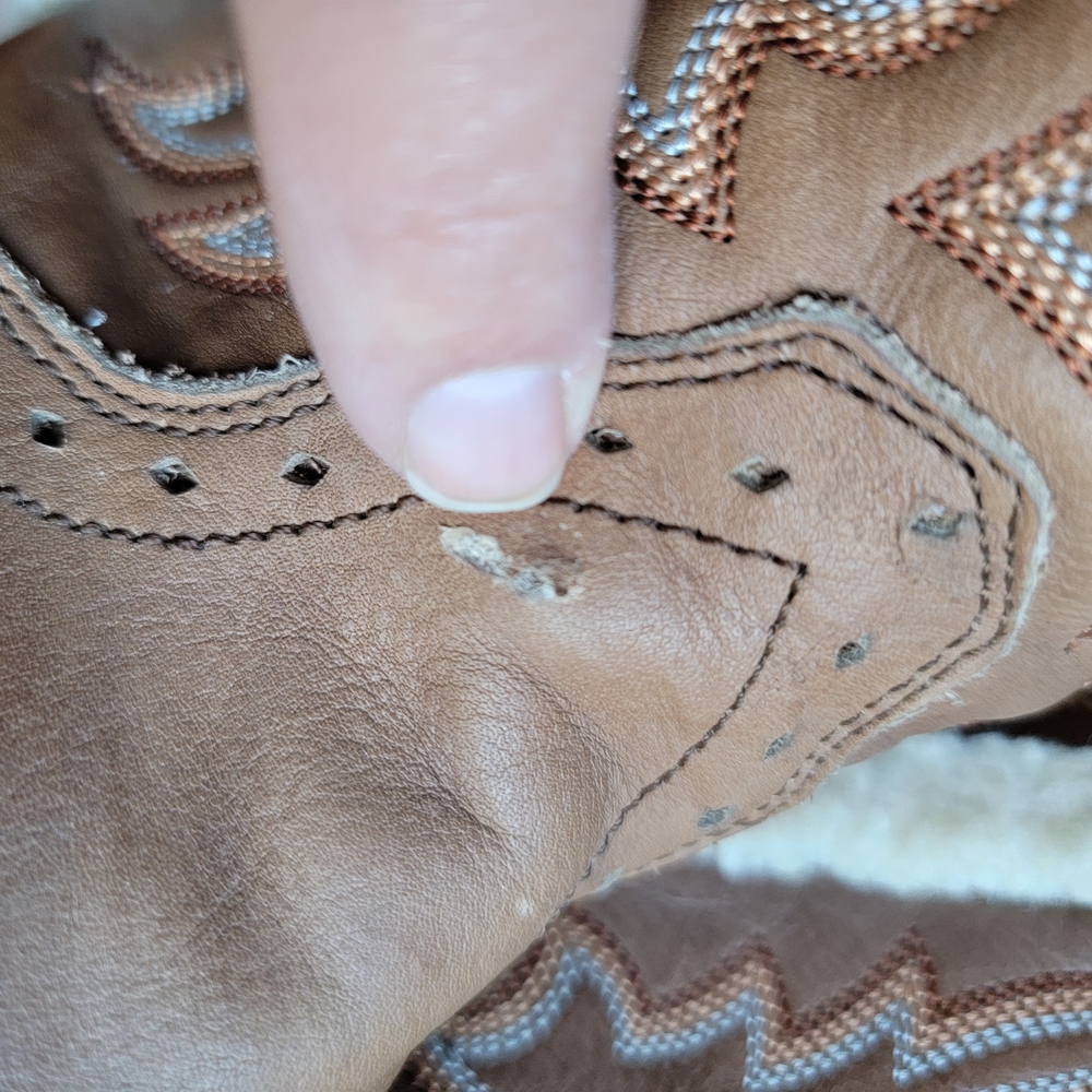 Ariat Shearling-Lined Brown Interior - Picture 8 of 9